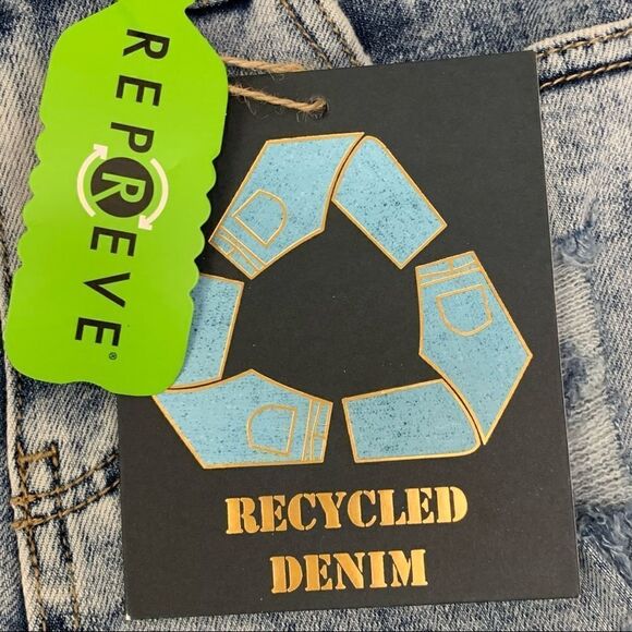 Indigo Rein Recycled Juniors Acid Wash Distressed Denim Bermuda Shorts, Sz 1/24 - Picture 6 of 14